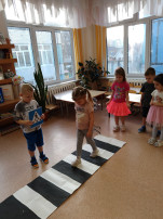 Изучаем ПДД в детском саду. Изучаем ПДД в детском саду.